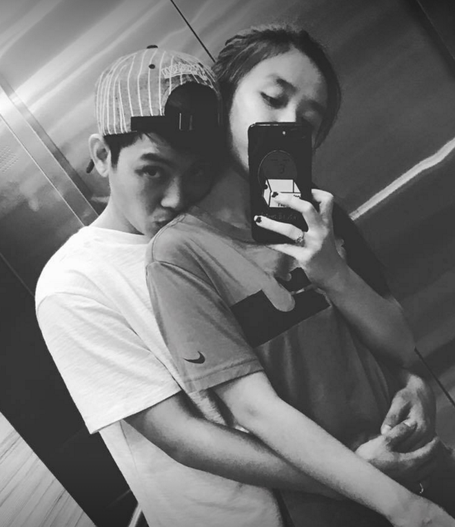Hết đăng ảnh khóa môi tình cảm, Hoài Lâm lại giả gái nhắng nhít bên người yêu Hết đăng ảnh khóa môi tình cảm, Hoài Lâm lại giả gái nhắng nhít bên người yêu