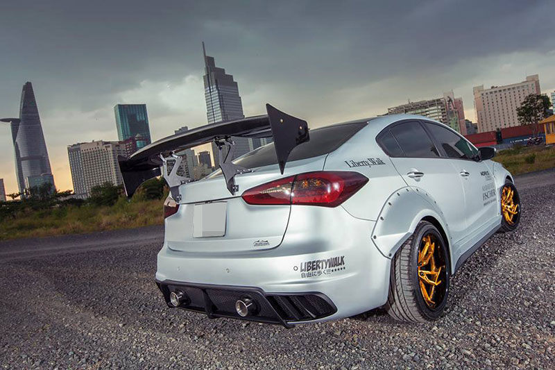 Kia K3 biến thành siêu xe Maserati GranTurismo tại Việt Nam Kia K3 biến thành siêu xe Maserati GranTurismo tại Việt Nam