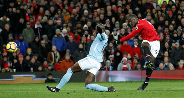 Man City đánh bại Man Utd, giành chức vô địch lượt đi Ngoại hạng Anh