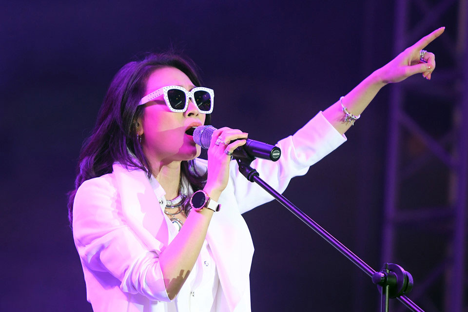 Hơn 10.000 người đổ về Hồ Gươm nghe Mỹ Tâm hát trong đêm lạnh