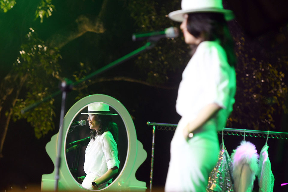 Hơn 10.000 người đổ về Hồ Gươm nghe Mỹ Tâm hát trong đêm lạnh