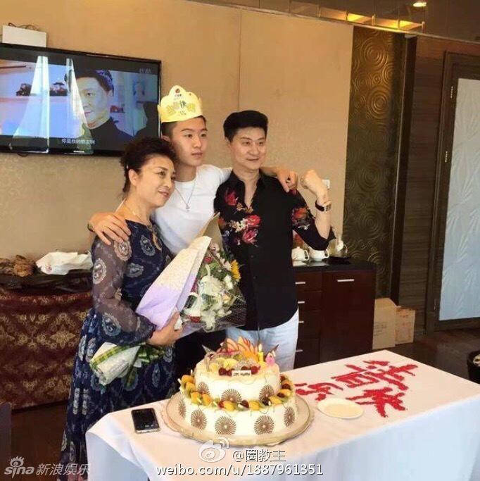 Vì sao suốt 17 năm người ta vẫn tin Phạm Băng Băng là mẹ đẻ của chính em trai mình?