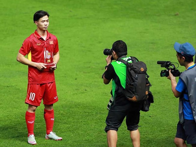 Quang Hải hay, nhưng nhà tài trợ thích Công Phượng!