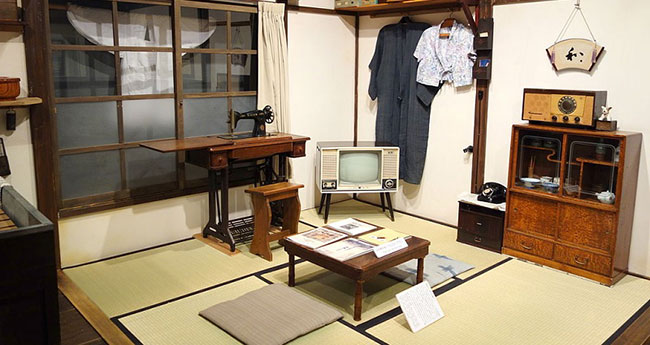 Đập thủng sàn nhà để phá tivi của hàng xóm tầng dưới vì quá ồn ào