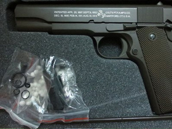 Nhóm thanh niên táo tợn dùng súng đồ chơi, bình xịt hơi cay cướp xe