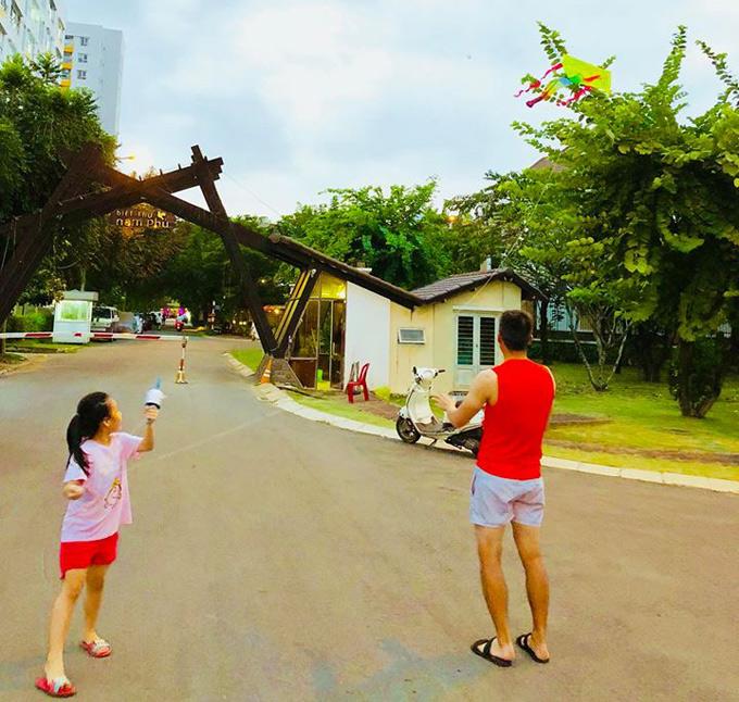 Thuỷ Tiên lần đầu tiên để con gái lộ diện, bật mí lý do giấu mặt con