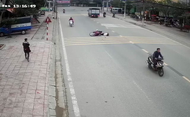 Trích xuất camera truy tìm thanh niên tông cô gái ngã nhào rồi bỏ chạy