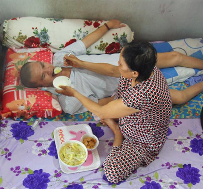 Chuyện tình muộn màng của người phụ nữ nên duyên vợ chồng từ cốc trà đá