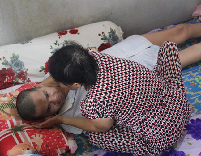 Chuyện tình muộn màng của người phụ nữ nên duyên vợ chồng từ cốc trà đá