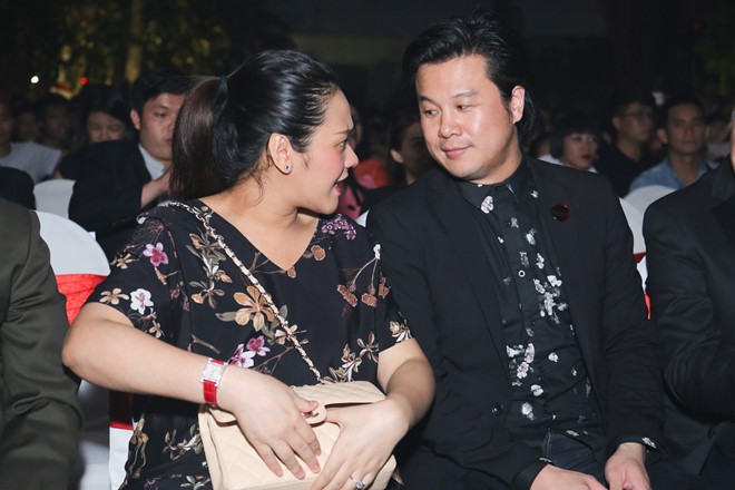 Những người vợ vừa giàu vừa giỏi đứng sau ánh hào quang của các nam nghệ sĩ Việt Những người vợ vừa giàu vừa giỏi đứng sau ánh hào quang của các nam nghệ sĩ Việt