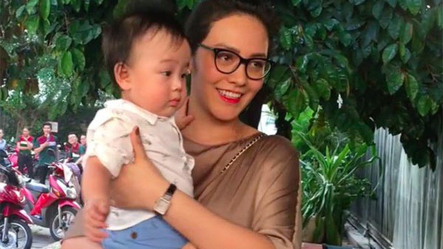 Những người vợ vừa giàu vừa giỏi đứng sau ánh hào quang của các nam nghệ sĩ Việt Những người vợ vừa giàu vừa giỏi đứng sau ánh hào quang của các nam nghệ sĩ Việt
