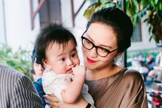 Những người vợ vừa giàu vừa giỏi đứng sau ánh hào quang của các nam nghệ sĩ Việt Những người vợ vừa giàu vừa giỏi đứng sau ánh hào quang của các nam nghệ sĩ Việt