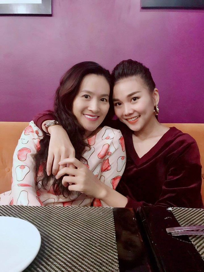 Những người vợ vừa giàu vừa giỏi đứng sau ánh hào quang của các nam nghệ sĩ Việt Những người vợ vừa giàu vừa giỏi đứng sau ánh hào quang của các nam nghệ sĩ Việt