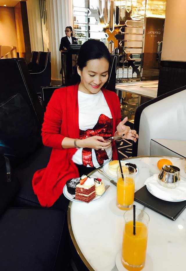 Những người vợ vừa giàu vừa giỏi đứng sau ánh hào quang của các nam nghệ sĩ Việt Những người vợ vừa giàu vừa giỏi đứng sau ánh hào quang của các nam nghệ sĩ Việt
