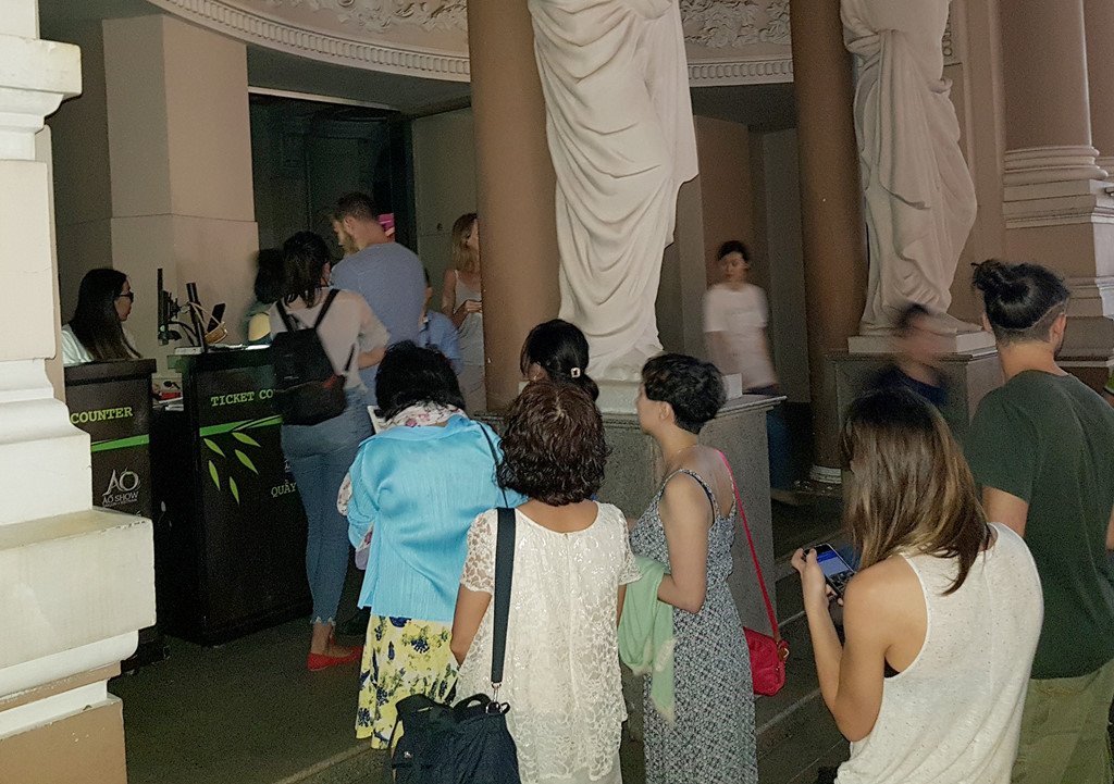 Cháy trạm phát điện Nhà hát TP.HCM, gần trăm khán giả hốt hoảng