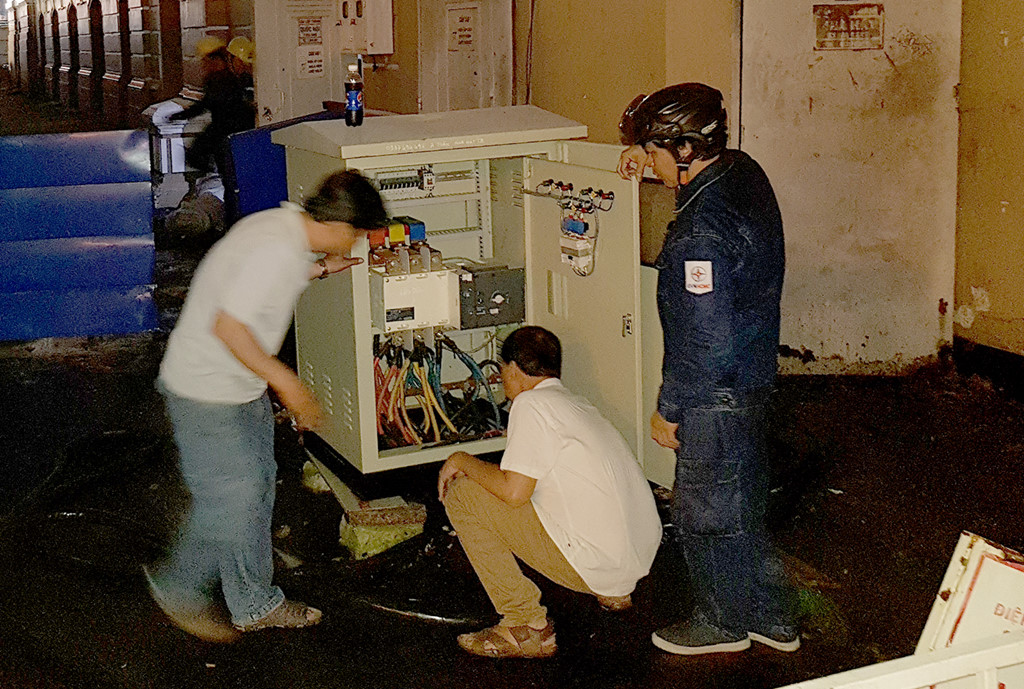 Cháy trạm phát điện Nhà hát TP.HCM, gần trăm khán giả hốt hoảng