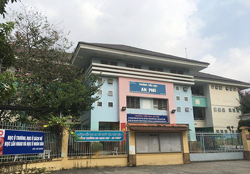 Hơn 140 học sinh ở Sài Gòn nghi ngộ độc vì ăn bún riêu