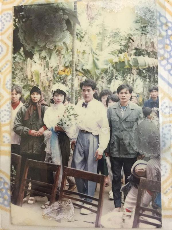 Ảnh cưới chuẩn không cần chỉnh thời bố mẹ anh khiến 9X ngày nay ai cũng thèm muốn