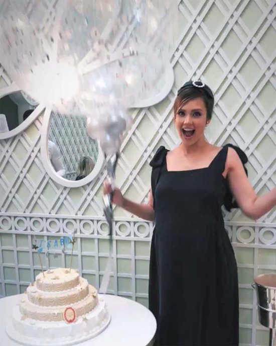 Jessica Alba tổ chức tiệc mừng con trai sắp chào đời