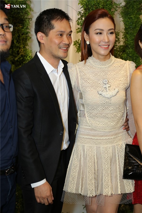 Vừa về nước, Ngân Khánh giản dị đi chơi cùng chồng đại gia