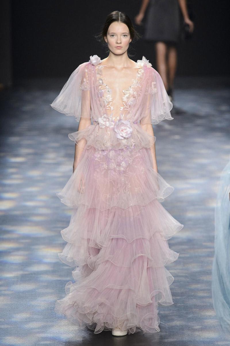 Đẹp lịm tim thế này, sắc tím được chọn là bà hoàng của năm mới hoàn toàn xứng đáng!