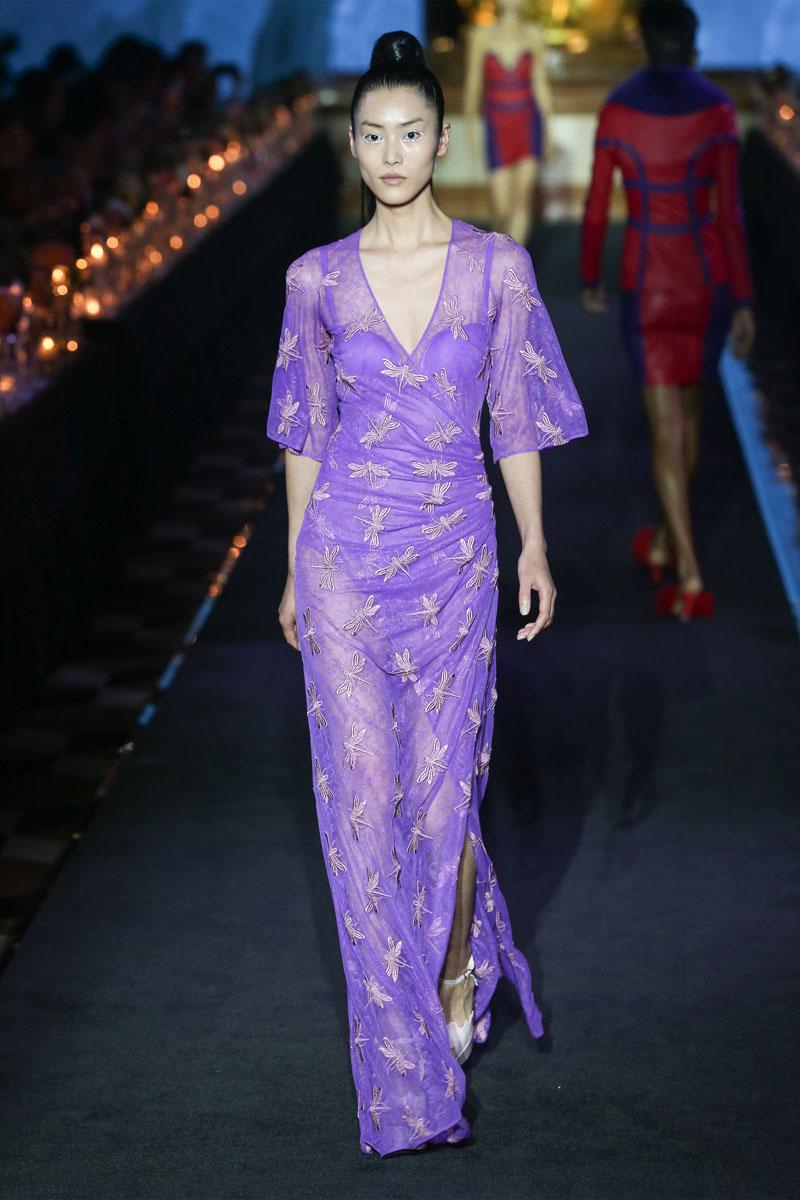 Đẹp lịm tim thế này, sắc tím được chọn là bà hoàng của năm mới hoàn toàn xứng đáng!