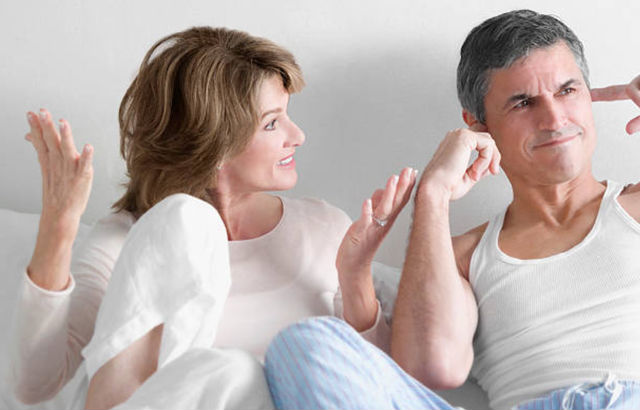Các bà vợ có thể nói ít đi được không? Các bà vợ có thể nói ít đi được không?