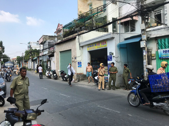 Vụ 3 người tử vong ở Thủ Đức: Nợ 30 triệu đồng, chồng giết vợ con rồi tự tử Vụ 3 người tử vong ở Thủ Đức: Nợ 30 triệu đồng, chồng giết vợ con rồi tự tử