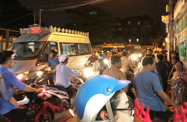Vụ 3 người trong gia đình tử vong: Nghi án siết cổ giết vợ con rồi tự sát Vụ 3 người trong gia đình tử vong: Nghi án siết cổ giết vợ con rồi tự sát