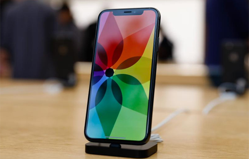 Apple bị chê vì cố đánh bóng iPhone X