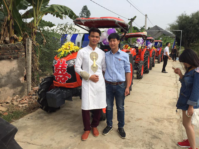 Chú rể Hải Dương mang 8 máy cày đi hỏi vợ gây sốt cộng đồng mạng