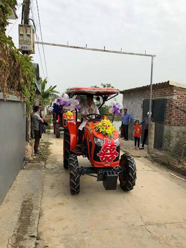 Chú rể Hải Dương mang 8 máy cày đi hỏi vợ gây sốt cộng đồng mạng