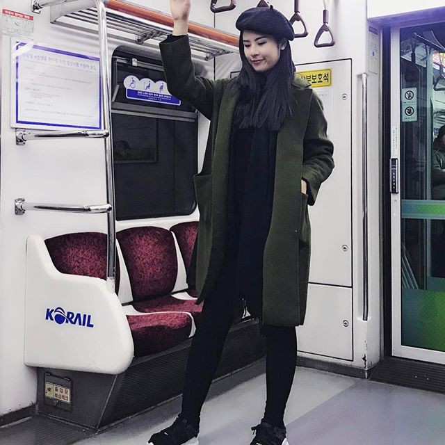 Các người đẹp Việt thời thượng hết nấc khi diện những thiết kế áo khoác quen thuộc của mùa đông