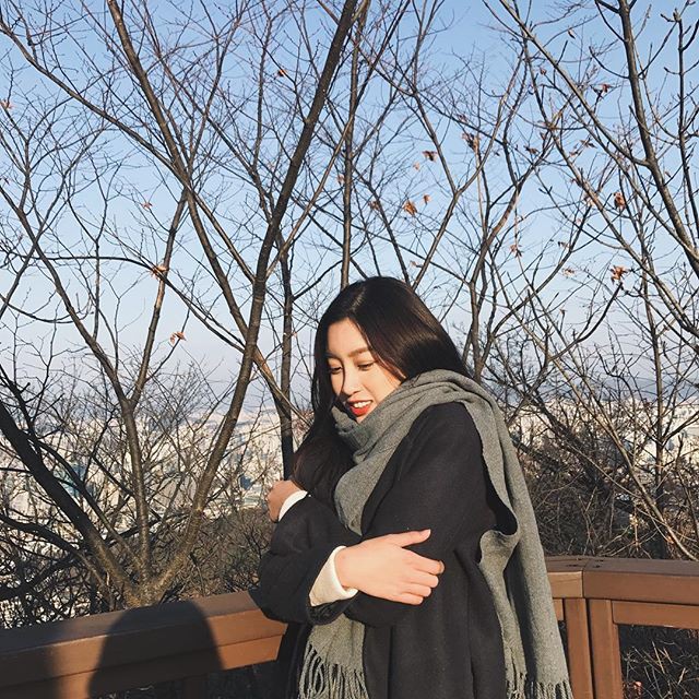 Các người đẹp Việt thời thượng hết nấc khi diện những thiết kế áo khoác quen thuộc của mùa đông