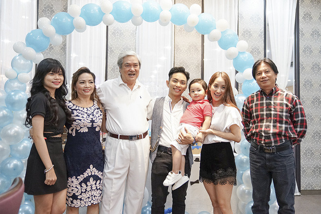 Hành trình chinh phục gia đình bạn đời từ ghét sang yêu của các sao Việt Hành trình chinh phục gia đình bạn đời từ ghét sang yêu của các sao Việt