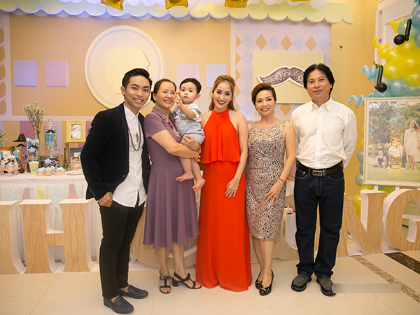 Hành trình chinh phục gia đình bạn đời từ ghét sang yêu của các sao Việt Hành trình chinh phục gia đình bạn đời từ ghét sang yêu của các sao Việt