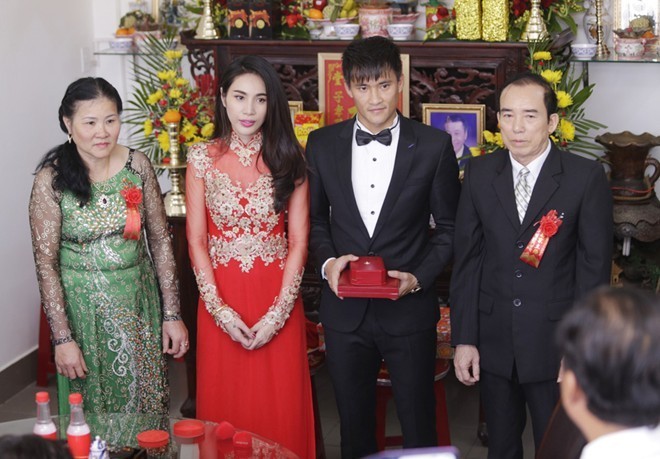Hành trình chinh phục gia đình bạn đời từ ghét sang yêu của các sao Việt Hành trình chinh phục gia đình bạn đời từ ghét sang yêu của các sao Việt