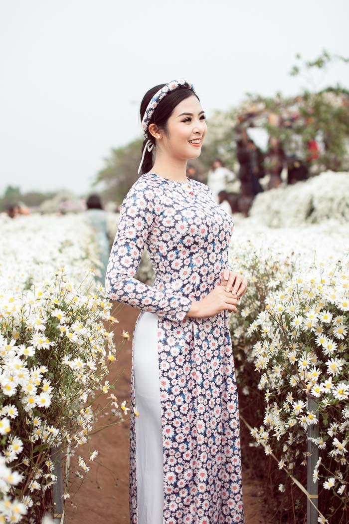 Cúc họa mi nở rộ: Ngọc Hân, Thanh Tú cũng chen chân chụp ảnh khoe dáng