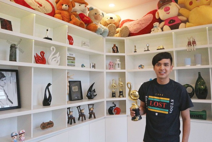 Từng làm lơ xe, đi phục vụ quán ăn, hiện Hồ Quang Hiếu giàu có đến mức nào?