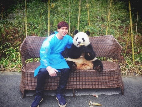 Từng làm lơ xe, đi phục vụ quán ăn, hiện Hồ Quang Hiếu giàu có đến mức nào?