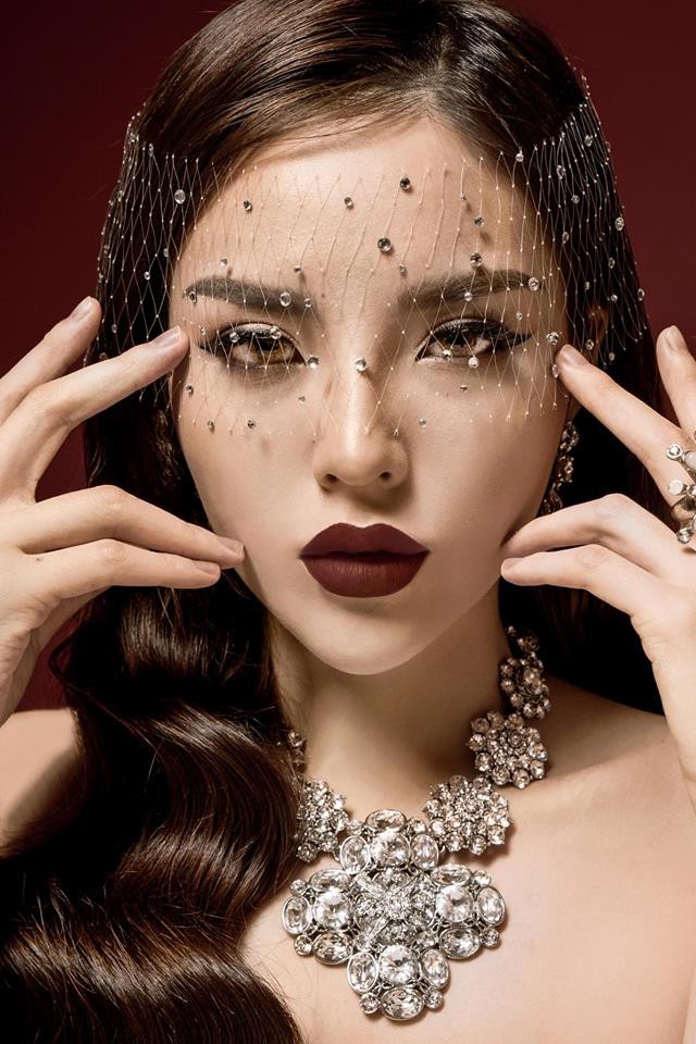 Kỳ Duyên - Ngọc Hân: Hành trình Nữ hoàng scandal và thảm họa nhan sắc bước qua thảm đỏ đầy gai Kỳ Duyên - Ngọc Hân: Hành trình Nữ hoàng scandal và thảm họa nhan sắc bước qua thảm đỏ đầy gai
