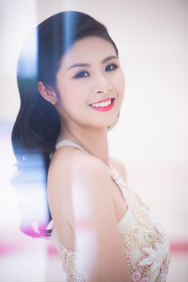 Kỳ Duyên - Ngọc Hân: Hành trình Nữ hoàng scandal và thảm họa nhan sắc bước qua thảm đỏ đầy gai Kỳ Duyên - Ngọc Hân: Hành trình Nữ hoàng scandal và thảm họa nhan sắc bước qua thảm đỏ đầy gai