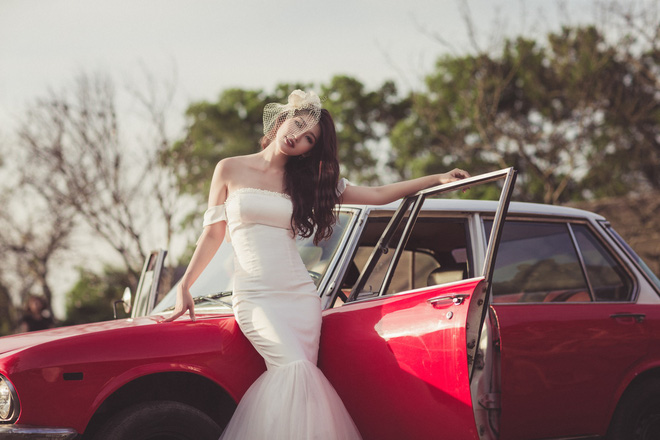 Chế Nguyễn Quỳnh Châu mặc váy cưới đẹp lộng lẫy và sexy