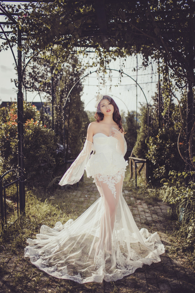 Chế Nguyễn Quỳnh Châu mặc váy cưới đẹp lộng lẫy và sexy