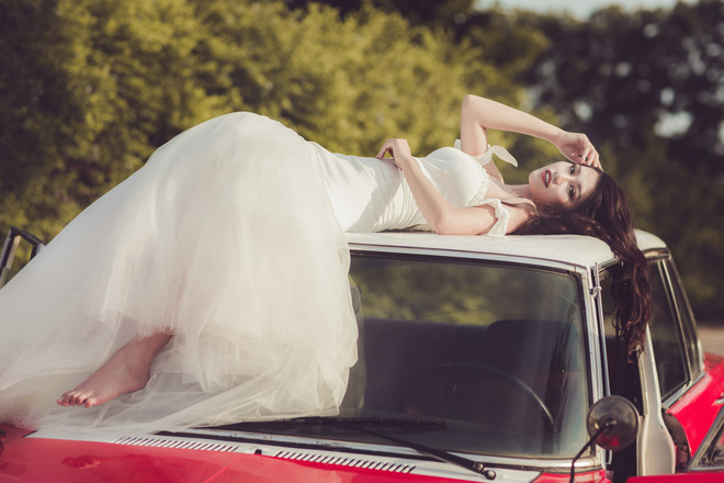 Chế Nguyễn Quỳnh Châu mặc váy cưới đẹp lộng lẫy và sexy