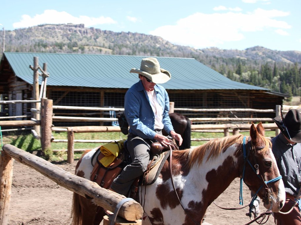 Giới siêu giàu trả lương cho giúp việc, quản gia như thế nào?