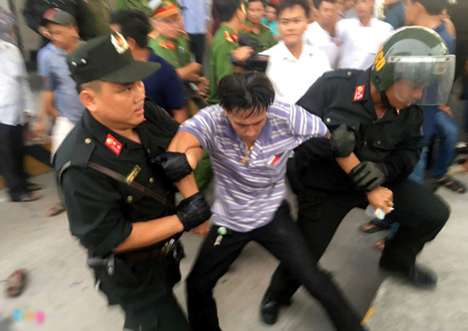 Tài xế phản đối BOT Cai Lậy mời 3 luật sư cùng đến gặp công an