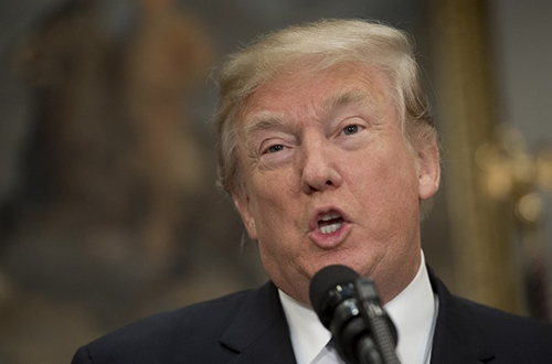 Trump viết sai sinh nhật của mình trong phiếu bầu