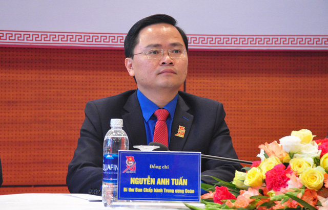 Quà tặng chén ngọc cho đại biểu Đại hội Đoàn là không chính xác