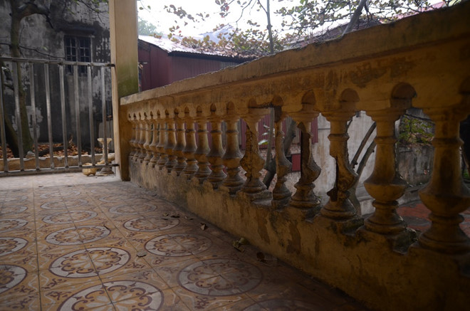 Học sinh hoảng sợ sau khi lan can trường bị sập khiến 13 bạn bị thương